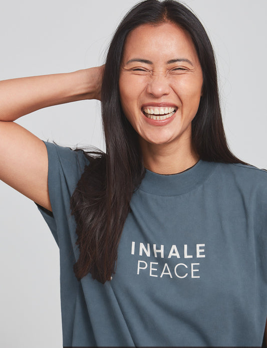 Camiseta Inhale Peace Exhale Love
