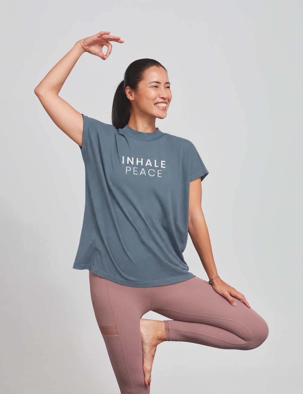 Camiseta Inhale Peace Exhale Love
