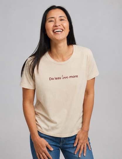 Camiseta Do Less Love More