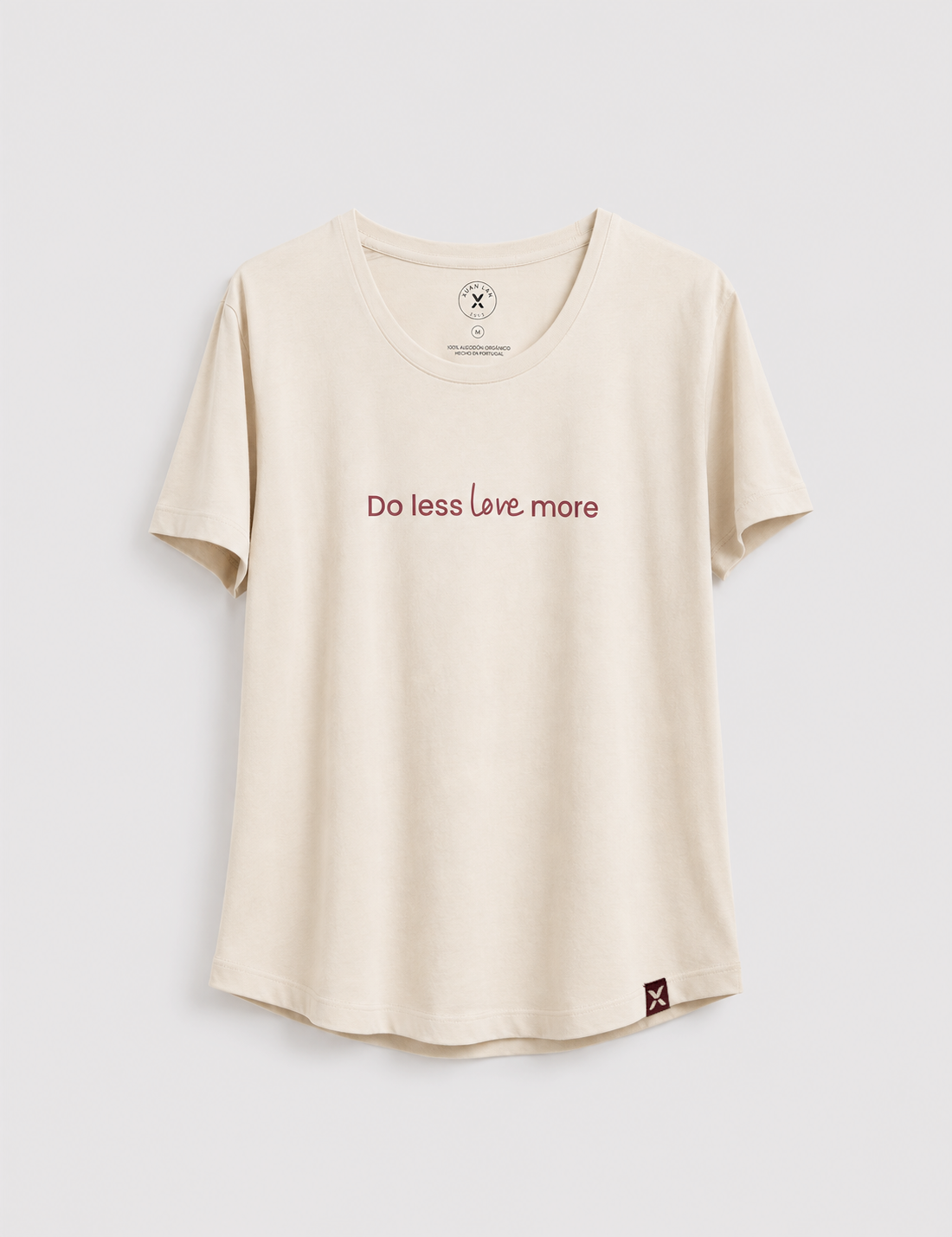 Camiseta Do Less Love More