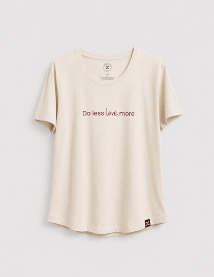 Camiseta Do Less Love More